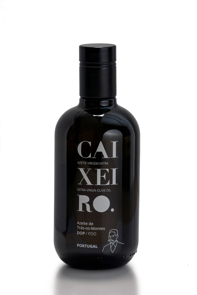 
                  
                    Load image into Gallery viewer, Caixeiro extra virgin olive oil in the black 0,5L bottle from Portugal
                  
                