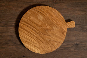 
                  
                    Load image into Gallery viewer, round beautiful serving cutting board made solid piece of oak
                  
                