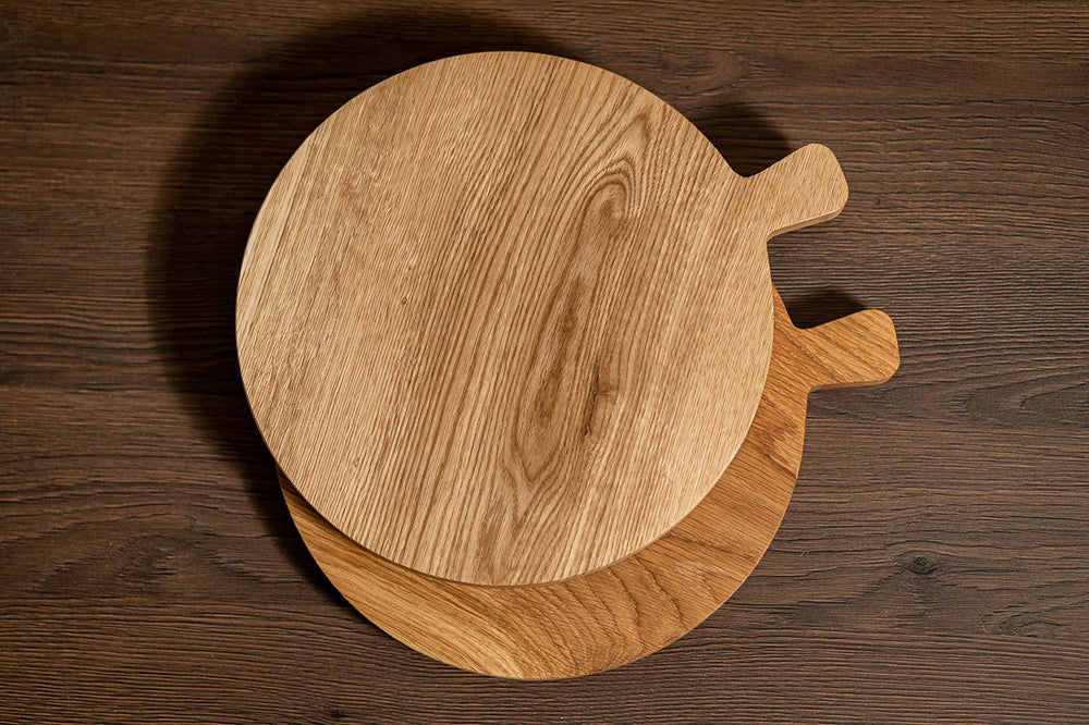 
                  
                    Load image into Gallery viewer, oak wood round serving boar with handle
                  
                